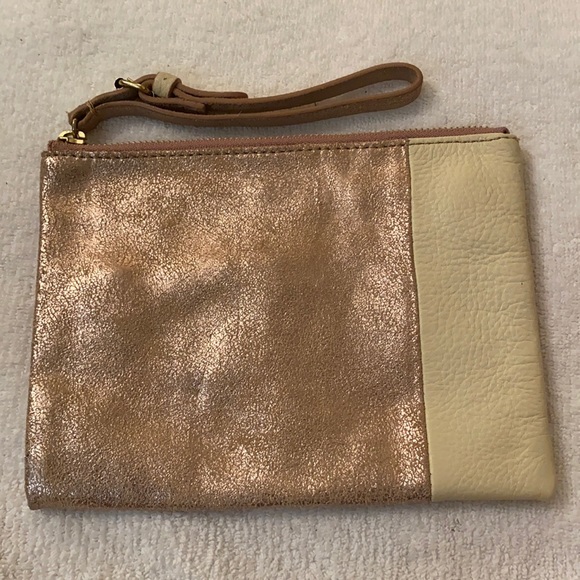 NWOT GAP genuine leather wristlet - Picture 2 of 6